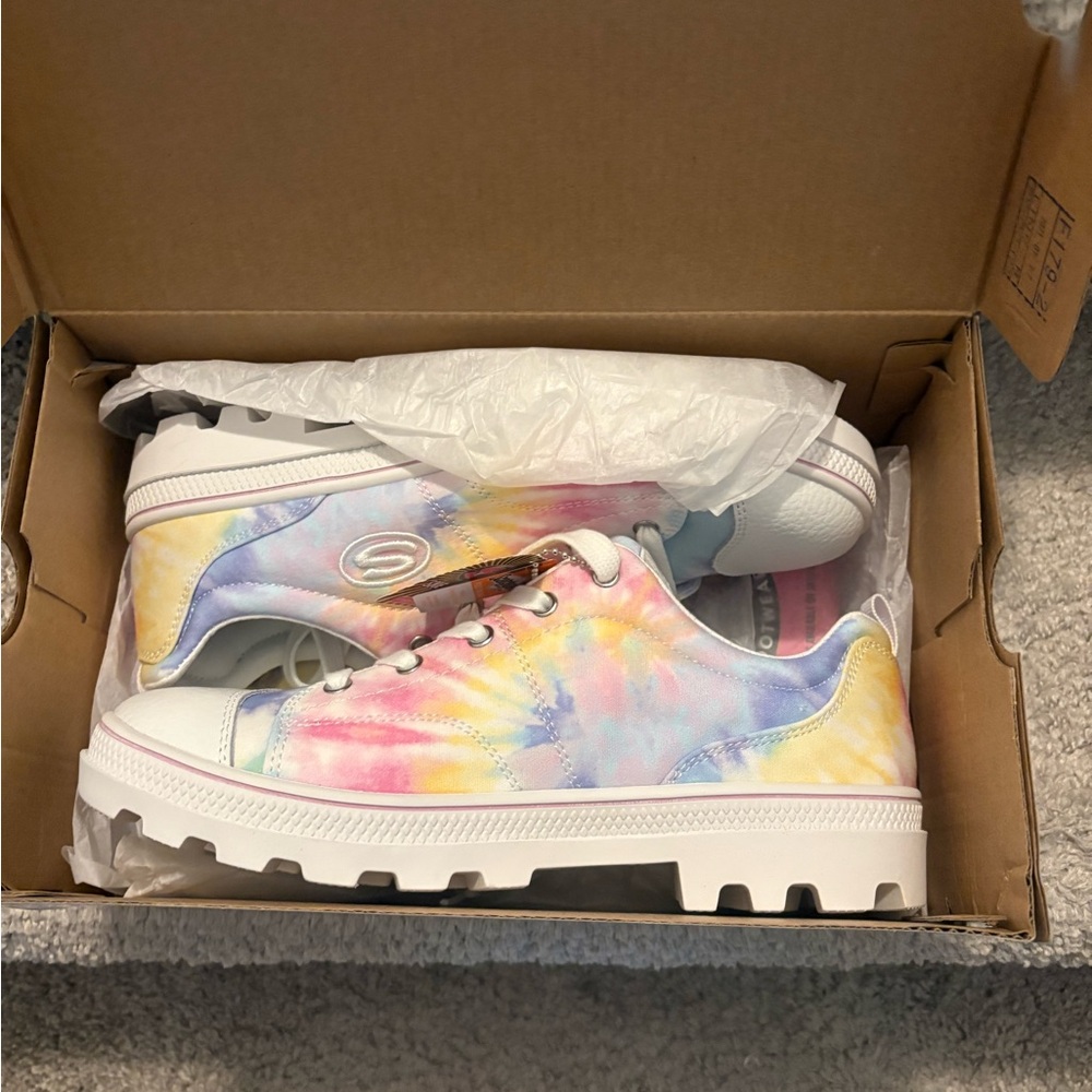 NWT Skechers White Berkeley Blocks Roadies Sneakers